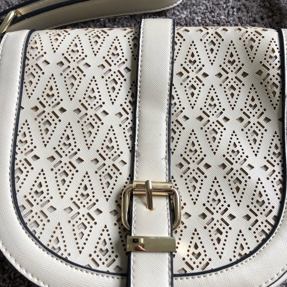 Ivory crossbody purse - Picture 2 of 4